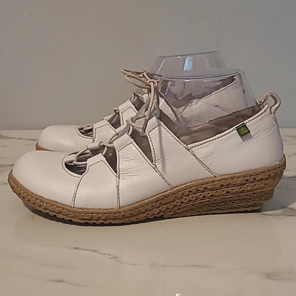 Think! Women's 8.5 White Leather Lace-up Casual Artsy Wedge Loafers Shoes Boho